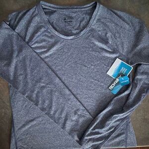 EMS Techwick Essence Long Sleeve Woman’s Small Shirt Purple Anti Odor